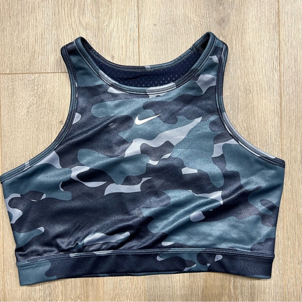 Nike Women's Swoosh 1-Piece Pad
Sports Bra Size Medium Metallic Sheen Blue